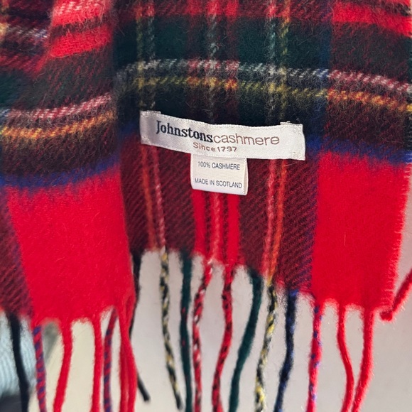 Johnstons 100% Cashmere Scarf Fringe Scotland Made Multicolor Plaid Soft Cozy - Picture 8 of 9